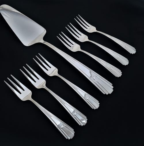 <p><span style="font-size: small;"><strong>HERDMAR Комплект прибори за торта “BELLASCO“- 7 части </strong></span><br />• Изработени от неръждаема стомана <br />• Подходящи за почистване в съдомиялна машина. <br /> <span style="text-decoration: underline;"><strong>Комплектът включва:</strong></span> <br />• Вилица за торта: 6 бр. <br />• Лопатка за сервиране: 1 бр.<br /><strong>ПРОИЗВОДИТЕЛ: HERDMAR / Португалия</strong></p><br />Марка: HERDMAR <br />Модел: Herdmar 184-5019-0117-010-0000<br />Доставка: 2-4 работни дни<br />Гаранция: 2 години
