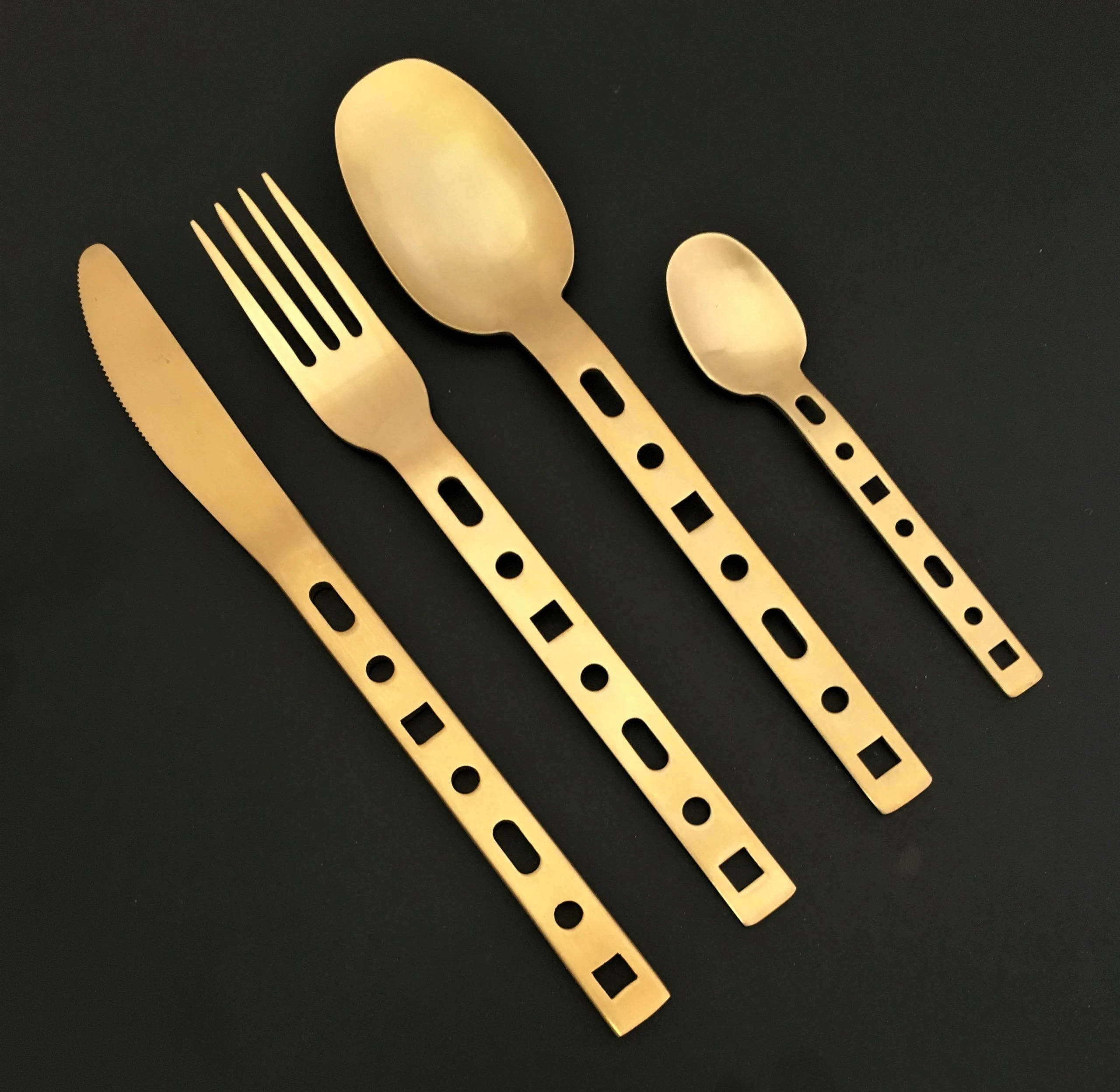 HERDMAR Комплект прибори за хранене “MOE“- 24 части  – старо злато