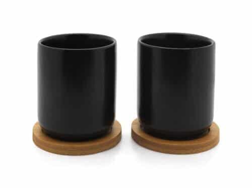 <p><strong>BREDEMEIJER Сет от 2 бр. керамични чаши за чай с бамбукови подложки “Umea“ - черни - 200 мл.</strong><br /><strong>• Размери:</strong><span> Ø 7,9 х 8,9 см </span><br /><span>• </span><strong>Вместимост на 1 чаша:</strong><span> 200 мл</span><br /><strong>• Цвят: </strong><span>черен</span><br /><strong>• Материал: </strong><span>керамика</span><br /><span>• </span><strong>Тегло: </strong><span>0,435 кг</span><br /><span>• </span><strong>Подходящи за миене в съдомиялна машина (без подложките)</strong><br /><span>•</span><strong> Бранд: BREDEMEIJER</strong><br /><strong>Производител: Bredemeijer Group / Нидерландия </strong></p><br />Марка: Bredemaijer Group <br />Модел: BR 142014<br />Доставка: 2-4 работни дни<br />Гаранция: 2 години