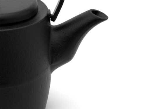 <p><strong>BREDEMEIJER Подаръчен сет чугунен чайник “Kobe“ - 1,2 л. и 2 бр. порцеланови чаши за чай</strong><br /><strong>• Цвят: </strong><span>черен, бял</span><br /><strong>• Материал: </strong><span>висококачествен чугун, неръждаема стомана, порцелан</span><br /><strong>• Комплектът съдържа:<br /></strong><span>  - чайник - 1,2 л.</span><br /><span>  - чаши - 2 бр.</span><br /><span>•</span><strong> С филтър за чай от неръждаема стомана<br /></strong><span>•</span><strong> Бранд: BREDEMEIJER<br /></strong><strong>Производител: Bredemeijer Group / Нидерландия </strong></p><br />Марка: Bredemaijer Group <br />Модел: BR 153014<br />Доставка: 2-4 работни дни<br />Гаранция: 2 години