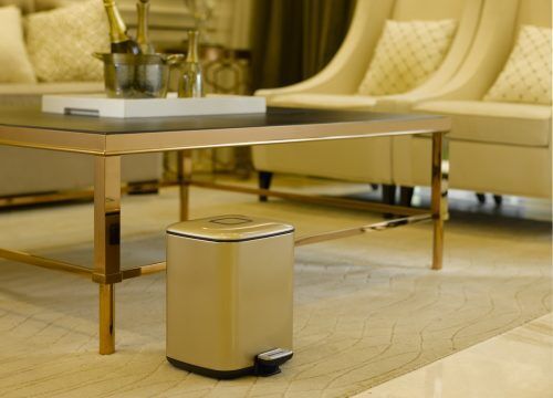 <p><span style="font-size: small;"><strong><strong>EKO EUROPE </strong>Кош за отпадъци с педал “REGENT“</strong></span><br /> <strong>• Материал:</strong> неръждаема стомана, прахово боядисана<br /><strong>• Вградено отделение за поставяне на освежител или дезодорант за абсорбиране на миризми</strong><br /><strong>• Цвят:</strong> златно шампанско<br /><strong>• Дръжка на задната страна за лесно преместване</strong><br /><strong>• Вместимост:</strong> 6 литра <br /><strong>• Размери:</strong> 21 х 28,5 х 28,7 см.<br /><strong>• Вътрешна пластмасова кофа</strong><br /><strong>• Покритие срещу пръстови отпечатъци</strong><br /><strong>• Безшумно и плавно отваряне и затваряне на капака</strong><br /><strong>• Функция за заключване на капака в отворена позиция, за лесно почистване или смяна на торбата</strong><br /><strong>• Фиксатор за найлонов чувал / торба</strong><br /><strong>Производител: EKO EUROPE / Холандия</strong></p><br />Марка: EKO-EUROPE <br />Модел: EKO 938808 - Champagne/gold<br />Доставка: 2-4 работни дни<br />Гаранция: 2 години