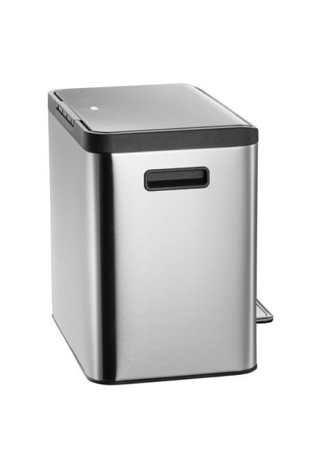 <p><span style="font-size: small;"><strong>EKO Кош за отпадъци с педал “ECOCASA“</strong></span><br /> • Материал: матирана неръждаема стомана, пластмаса<br />• Цвят: хром<br />• Функция за заключване на капака в отворена позиция за лесно почистване или смяна на торбата<br />• Вместимост: 30 литра <br />• Размери: 40,4 х 32,1 х 49,2 см<br />• 1 бр вътрешни пластмасови кофи <br />• Покритие срещу пръстови отпечатъци<br />• Безшумно отваряне и затваряне на капака<br />• Фиксатор за найлонов чувал / торба<br /><strong>Производител: EKO EUROPE / Холандия</strong></p><br />Марка: EKO-EUROPE <br />Модел: EKO 912830 - Mat RVS<br />Доставка: 2-4 работни дни<br />Гаранция: 2 години