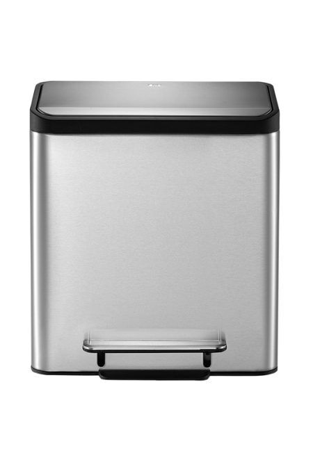 <p><span style="font-size: small;"><strong>EKO Кош за отпадъци с педал “ECOCASA“</strong></span><br /> • Материал: матирана неръждаема стомана, пластмаса<br />• Цвят: хром<br />• Функция за заключване на капака в отворена позиция за лесно почистване или смяна на торбата<br />• Вместимост: 30 литра <br />• Размери: 40,4 х 32,1 х 49,2 см<br />• 1 бр вътрешни пластмасови кофи <br />• Покритие срещу пръстови отпечатъци<br />• Безшумно отваряне и затваряне на капака<br />• Фиксатор за найлонов чувал / торба<br /><strong>Производител: EKO EUROPE / Холандия</strong></p><br />Марка: EKO-EUROPE <br />Модел: EKO 912830 - Mat RVS<br />Доставка: 2-4 работни дни<br />Гаранция: 2 години