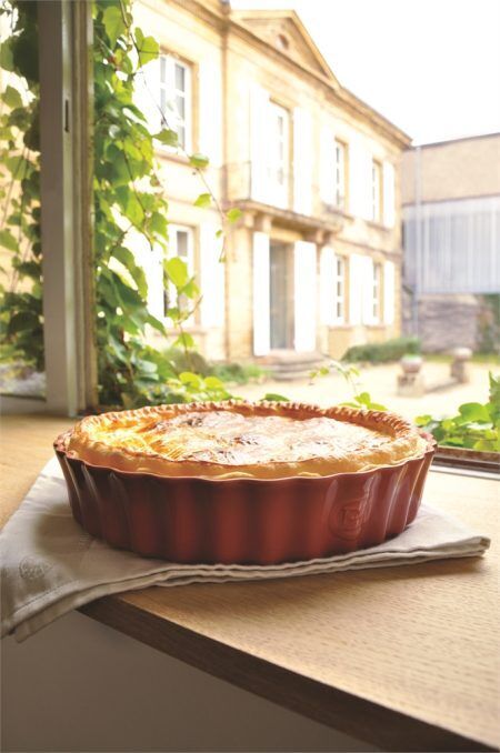 <p><span style="color: #000000;"><strong>EMILE HENRY Керамична дълбока форма за тарт "DEEP FLAN DISH" </strong></span><br /><span style="color: #000000;">• <strong>Ръчно изработена от 100% естествени материали<br />• Устойчива на температури: </strong>- 20º С до + 270º С<strong><br />• Равномерно разпределение на топлината<br />• Задържа топлината на ястието по-дълго от обикновените съдове<br />• Висока устойчивост на надраскване <br /></strong>• </span><strong><span style="color: #000000;">Материал:</span>  <span style="color: #ff0000;">HR® Ceramic (High Resistance) <span style="color: #000000;">/ </span></span></strong><span style="color: #ff0000;"><span style="color: #000000;">Високо устойчива керамика</span></span><strong><span style="color: #ff0000;"><span style="color: #000000;"> / </span><br /><span style="color: #000000;">• Без съдържание на олово, кадмий и никел</span><br /><span style="color: #000000;">• Външен диаметър: </span></span></strong><span style="color: #ff0000;"><span style="color: #000000;">Ø </span></span><span style="color: #ff0000;"><span style="color: #000000;">28 см</span></span><span style="color: #ff0000;"><br /><strong><span style="color: #000000;">• Вътрешен диаметър: </span></strong><span style="color: #000000;">Ø</span><span style="color: #000000;"> 26,5</span><span style="color: #000000;"> см<br />• <strong>Височина:</strong> 6 см<br /></span></span><span style="color: #ff0000;"><span style="color: #000000;">• <strong>Вместимост:</strong> 1,98 литра</span><br /><span style="color: #000000;"><strong>• Тегло: </strong>1,38 кг</span><br /><span style="color: #000000;">• <strong>Цвят: </strong>червен</span><br /><span style="color: #000000;">• <strong>Подходяща за: </strong>фурна / микровълнова фурна / фризер / съдомиялна машина</span><br /><strong><span style="color: #000000;">Производител: EMILE HENRY / Франция</span></strong></span></p><br />Марка: Emile Henry <br />Модел: EH 6028-34<br />Доставка: 2-4 работни дни<br />Гаранция: 2 години