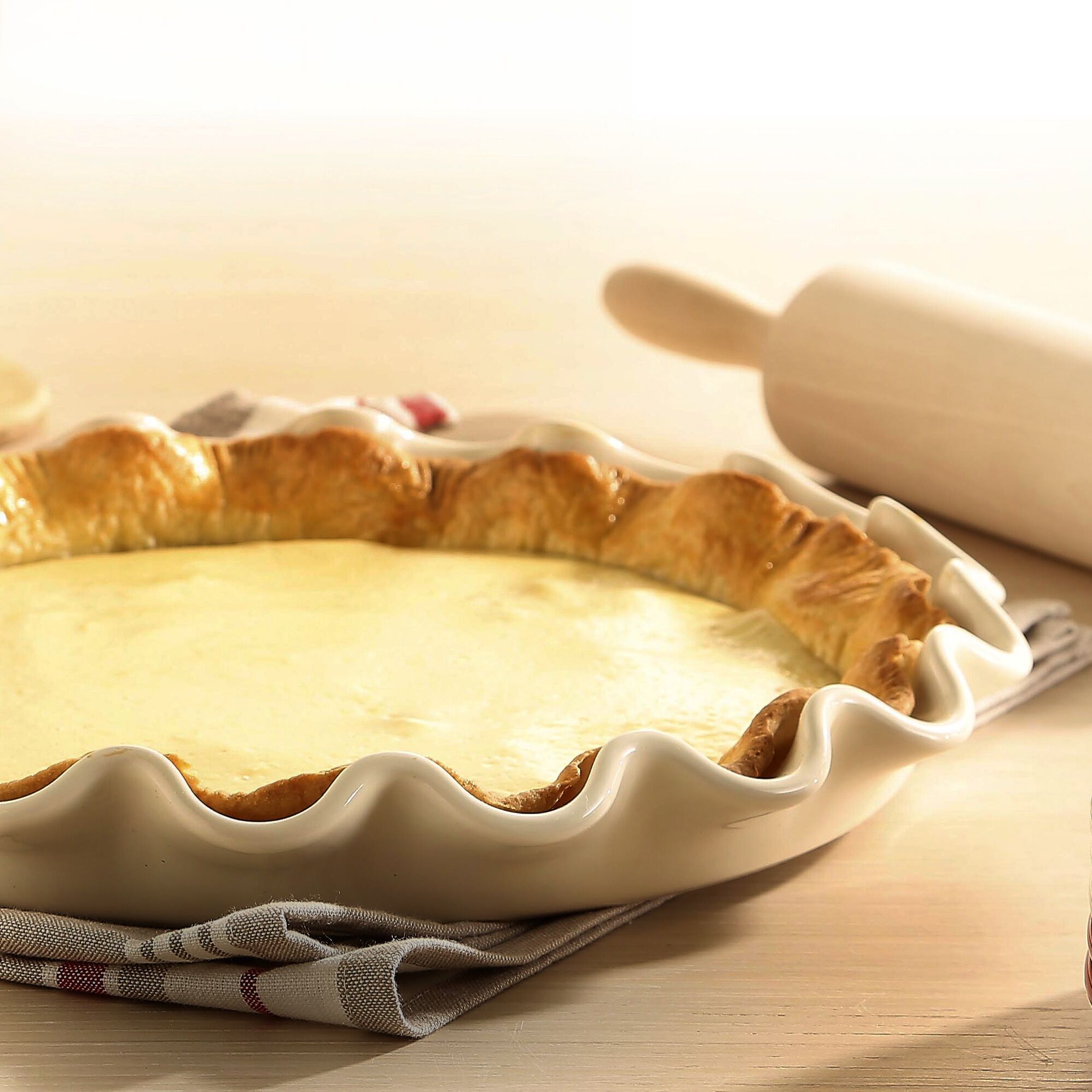 EMILE HENRY Керамична форма за тарт „RUFFLED TART DISH“ – Ø 33 см – цвят екрю