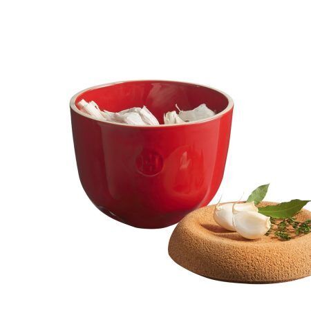 <br /><hr><br /><p><strong>EMILE HENRY Керамичен канистер за чесън с капак "GARLIC POT"</strong> <br />• <strong>Ръчно изработена от 100% естествени материали<br /></strong><strong>• Висока устойчивост на надраскване <br /></strong>• <strong>Материал: </strong>керамика, корк<br />• <strong>Без съдържание на олово, кадмий и никел</strong><br />• <strong>Външен размер:</strong> 14,5 х 13,5 см (ДхВ)<br />• <strong>Вътрешен размер: </strong>13,3 х 10,4 см (ДхВ)<strong><br /></strong>• <strong>Вместимост:</strong> 0,94 л<br />• <strong>Тегло:</strong> 0,69 кг<br />• <strong>Размери на опаковката:</strong> 15 х 15 х 14,3 см (ДхШхВ)<br />• <strong>Тегло с опаковката:</strong> 0,79 кг<br />• <strong>Цвят:</strong> синьо-зелен<br /><strong>• Керамичната част е подходяща за почистване в съдомиялна машина</strong><br /><strong>Производител: EMILE HENRY / Франция</strong></p><br />Марка: Emile Henry <br />Модел: EH 8763-97<br />Доставка: 2-4 работни дни<br />Гаранция: 2 години