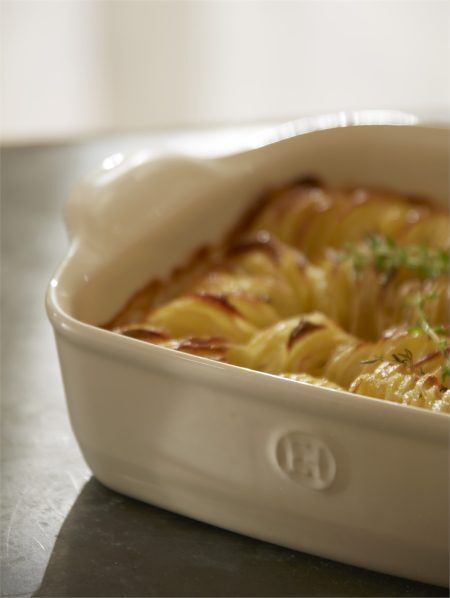 <p><strong>EMILE HENRY Керамична тава "INDIVIDUAL OVEN DISH"</strong><br />• <strong>Ръчно изработена от 100% естествени материали<br />• Устойчива на температури: </strong>- 20º С до + 270º С<strong><br />• Равномерно разпределение на топлината<br />• Задържа топлината на ястието по-дълго от обикновените съдове<br />• Висока устойчивост на надраскване <br /></strong>• <strong>Материал:  <span style="color: #ff0000;">HR® Ceramic (High Resistance) <span style="color: #000000;">/</span></span></strong><span style="color: #ff0000;"><span style="color: #000000;"> Високо устойчива керамика</span></span><strong><span style="color: #ff0000;"><span style="color: #000000;"> / </span><br />• <span style="color: #000000;">Без съдържание на олово, кадмий и никел</span><br /><span style="color: #000000;">• Външен размер вкл.дръжките: </span></span></strong><span style="color: #ff0000;"><span style="color: #000000;">22 х 14,5 х 5,5 см</span></span><span style="color: #ff0000;"><br /><strong><span style="color: #000000;">• Вътрешен размер: </span></strong><span style="color: #000000;">18 х 12,5 х 5 см<br /></span></span><span style="color: #ff0000;"><span style="color: #000000;">• <strong>Вместимост:</strong> 0,7 литра</span><br /><span style="color: #000000;"><strong>• Тегло: </strong>0,66 кг</span><br /><span style="color: #000000;">• <strong>Цвят: </strong>бял</span><br /><span style="color: #000000;">• <strong>Подходяща за: </strong>фурна / микровълнова фурна / фризер / съдомиялна машина</span><br /><strong><span style="color: #000000;">Производител: EMILE HENRY / Франция</span></strong></span></p><br />Марка: Emile Henry <br />Модел: EH 9649-11<br />Доставка: 2-4 работни дни<br />Гаранция: 2 години