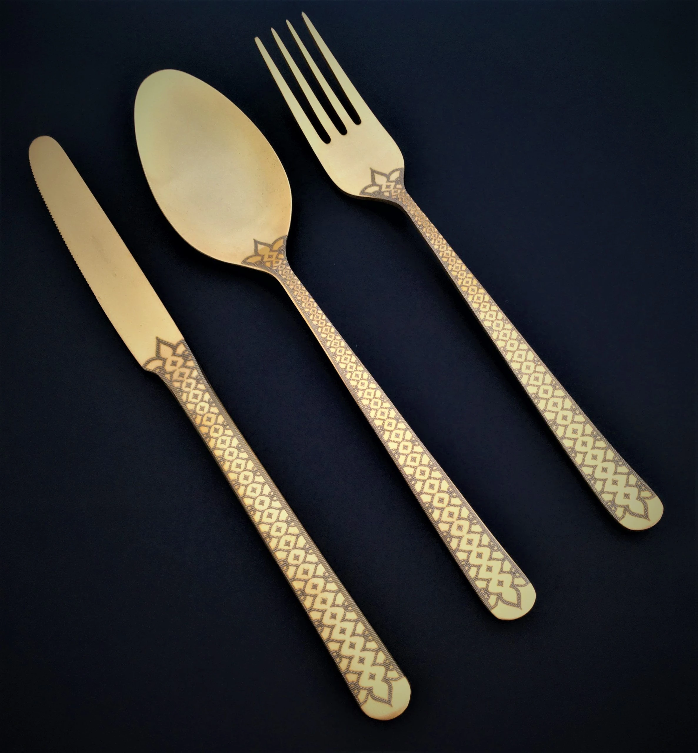 HERDMAR Комплект прибори за хранене “OSLO № 17″ – 36 части – позлатени мат, гравирани