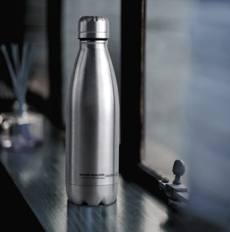 <p><strong><span style="font-size: small;">ASOBU Двустенна термо бутилка с вакуумна изолация “CENTRAL PARK“ </span></strong><br />• <strong>Двустенна вакуумна изолация</strong><br />• <strong>Вместимост:</strong> 500 мл.<br />• <strong>Поддържа напитката охладена до 24 часа<br /></strong>• <strong>Поддържа напитката гореща до 8 часа<br /></strong>• <strong>Не загрявайте на котлон или в микровълнова фурна</strong><br /><strong> • Не замразявайте и не слагайте във фризер</strong><br /><strong> • Мийте само на ръка</strong><br />•<strong>100% без съдържание на Бисфенол А /BPA/. </strong><br />• <strong>Размери:</strong> 8,2 x 26 см <br />• <strong>Тегло:</strong> 0,360 кг<br />• <strong>Материал: </strong>неръждаема стомана 18/8<br />• <strong>Цвят:</strong> черно / медно<br /><strong>Производител: ASOBU / Канада</strong></p><br />Марка: ASOBU <br />Модел: ASOBU - SBV17 BLACK/COPPER<br />Доставка: 2-4 работни дни<br />Гаранция: 2 години
