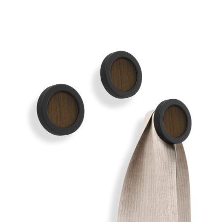 <p><span style="font-size: small;"><strong>UMBRA Комплект от 3 бр закачалки “HUB“</strong></span><br /><span style="font-size: small;"><strong>• </strong></span><strong>Цвят: </strong>черен / орех<br />•<strong> Закачане на стена (с включени елементи)</strong><br />• <strong>Размер на 1 бр закачалка:</strong> 7 x 7 х 7 cм<br />•<strong> Тегло:</strong> 0,200 кг<br />• <strong>Размер на опаковката:</strong> 22 х 8 х 9 см<br />• <strong>Материал:</strong> естествено дърво, метал, гума<br />• <strong>Максимално натоварване на всяка закачалка:</strong> 2,3 кг<br /><strong>Производител: UMBRA / Канада<br /></strong><em><strong>DESIGN: JORDAN MURPHY</strong></em></p><br />Марка: Umbra HK Limited <br />Модел: UMBRA 318833-048<br />Доставка: 2-4 работни дни<br />Гаранция: 2 години
