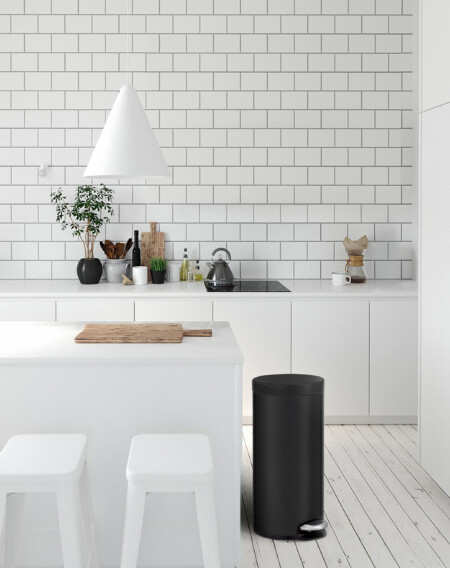 <p><strong>EKO EUROPE Кош за отпадъци с педал “SERENE“</strong><br /><span><strong>• Материал: </strong>неръждаема стомана, пластмаса</span><br /><span><strong>• Цвят:</strong> черен мат</span><br /><span><strong>• Вместимост:</strong> 30 литра</span><br /><span><strong>• Размери:</strong> 29,3 х 36,6 x 65 см.</span><br /><strong>• Вътрешна пластмасова кофа</strong><br /><strong>• Покритие срещу пръстови отпечатъци</strong><br /><strong>• Безшумно отваряне и затваряне на капака</strong><br /><strong>• Фиксатор за найлонов чувал / торба</strong><br /><strong>Производител: EKO EUROPE / Холандия</strong></p><br />Марка: EKO-EUROPE <br />Модел: EKO 921530 - Matt black<br />Доставка: 2-4 работни дни<br />Гаранция: 2 години