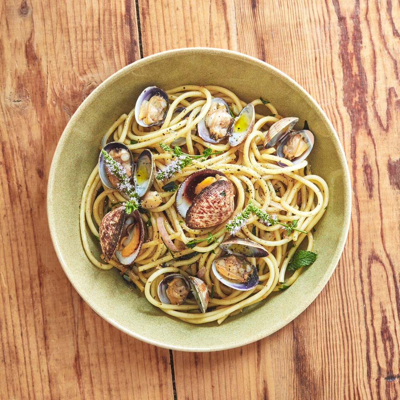 EMILE HENRY Керамична чиния Ø 20 – цвят бледозелен / екрю