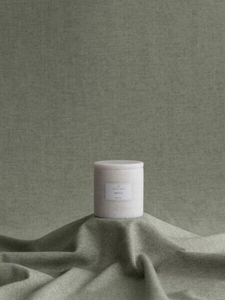 BLOMUS Ароматна свещ FRABLI размер L – цвят Moonbeam – аромат Mora