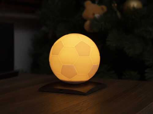 <p><strong>GINGKO Въртяща се смарт лампа “FootballSpin“</strong><br /><strong>• Семпъл и елегантен дизайн</strong><br /><strong>• Захранване:</strong><span> литиево - йонна батерия 1000 mAh</span><br /><strong>• Живот на батерията:</strong><span> около 6 часа</span><br /><strong>• Входяща мошност:</strong><span> DC 5 V, 0,5 A</span><br /><strong>• Височина: </strong><span>13</span><span> см.<br /></span><strong>• Диаметър на топката:</strong><span> Ø </span><span>12 см.</span><br /><strong>• Материал:</strong><span> основа от орех, PLA 3D принтирана луна<br /></span><strong>• Тегло:</strong><span> 0,283 кг.</span><br /><strong>• Тегло с опаковка:</strong><span> 0,320 кг.</span><br /><strong>• Цветна температура:</strong><span> 2900 ~ 3100K</span><br /><strong>• Светлинен поток:</strong><span> 160 - 1700 lm (в зависимост от избраната светлина)</span><span><br /><strong>• Мощност: </strong>1,6 W<br /><strong>• Дистанционно управление</strong><br /></span><strong>• Опаковано в красива подаръчна кутия<br /></strong><strong>Производител: GINGKO DESIGN/ Англия</strong></p>
<ol> </ol><br />Марка: Gingko Design <br />Модел: Gingko G066M-WT<br />Доставка: 2-4 работни дни<br />Гаранция: 2 години
