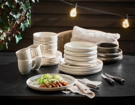 <p><strong>BLOMUS Комплект за хранене CANJU, 20 части<br /></strong><strong>• Цвят: </strong>бежов (Moonbeam) <br /><strong>• В комплекта:<br /></strong> - 4бр. основна чиния   (Ø27 х 2,5см)<br /> - 4бр. десертна чиния (Ø21 x 2,5см)<br /> - 4бр. гурме чиния (Ø20 x 4см)<br /> - 4бр. купа (Ø15 x 6,5см)<br /> - 4бр. чаша с дръжка 250 мл (Ø8,5 x 10,5см)<br /><strong>• Материал:</strong> керамика<br /><strong>• Подходящи за микровълнова фурна</strong><br /><strong>• Подходящи за съдомиялна машина</strong><br /><strong>Производител: BLOMUS / Германия<br /><br /></strong></p><br />Марка: BLOMUS <br />Модел: BLOMUS 64613<br />Доставка: 2-4 работни дни<br />Гаранция: 2 години
