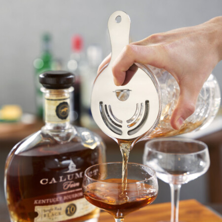 <p><strong>VISKI Професионална цедка за коктейли “Hawthorne - Silver“</strong><br /><strong>• Материал: </strong><span>неръждаема стомана</span><br /><strong>• Размери: </strong>1,9 х 10,2 х 16,5<span> см.</span><br /><strong>• Тегло: </strong><span>0,090 кг.</span><br /><strong>• Не е подходяща за съдомиялна машина </strong><br /><strong>Производител:</strong><span> Viski® / САЩ</span></p><br />Марка: TRUEBRANDS <br />Модел: VISKI 4366<br />Доставка: 2-4 работни дни<br />Гаранция: 2 години