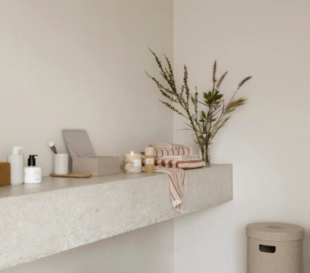 <p><strong>BLOMUS Стъклена ваза MIYABI<br /></strong><strong>• Размер:</strong> 17 х 17 х 20 см (ШхДхВ)<br /><strong>• Материал:</strong> ръчно издухано стъкло<br /><strong>Производител: BLOMUS / Германия<br /><em>DESIGN: Kazushige Miyake</em></strong></p><br />Марка: BLOMUS <br />Модел: BLOMUS 64741<br />Доставка: 2-4 работни дни<br />Гаранция: 2 години