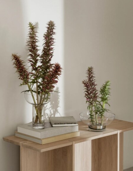 <p><strong>BLOMUS Стъклена ваза MIYABI, ниска<br /></strong><strong>• Размер:</strong> 23 х 23 х 10 см (ШхДхВ)<br /><strong>• Материал:</strong> ръчно издухано стъкло<br /><strong>• Не е подходяща за съдомиялна машина</strong><br /><strong>Производител: BLOMUS / Германия<br /><em>DESIGN: Kazushige Miyake</em></strong></p><br />Марка: BLOMUS <br />Модел: BLOMUS 64740<br />Доставка: 2-4 работни дни<br />Гаранция: 2 години