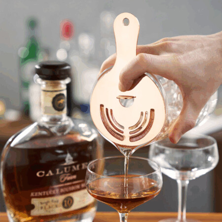 <p><strong>VISKI Професионална цедка за коктейли “Hawthorne - Copper“</strong><br /><strong>• Материал: </strong><span>неръждаема стомана</span><br /><strong>• Размери: </strong><span>1,9 х 10,2 х 16,5</span><span> см.</span><br /><strong>• Тегло: </strong><span>0,090 кг.<br /><strong>• Цвят:</strong> мед</span><br /><strong>• Не е подходяща за съдомиялна машина </strong><br /><strong>Производител:</strong><span> Viski® / САЩ</span></p><br />Марка: TRUEBRANDS <br />Модел: VISKI 5201<br />Доставка: 2-4 работни дни<br />Гаранция: 2 години