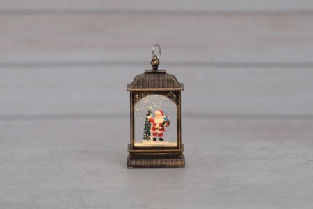 <p><strong>FINNLUMOR Светещ фенер “Snowglobe“ - Дядо Коледа </strong><br /><strong>• С топла бяла светлина<br />• Размери:</strong><span> 7</span><span> х 4 x 13,5 см.<br /><strong>• Тегло: </strong>0,150 кг.<br /><span><strong>• Материал: </strong>пластмаса<br /><strong>• Цвят:</strong> бронз<strong><br />• Захранване: </strong>батерии 3 бр. LR44 (включени)<br /><strong>• Не е подходящ за ползване на открито</strong><br /></span></span><strong>Производител: Tammer Brands/ Финландия</strong></p><br />Марка: FINNLUMOR <br />Модел: TB Finnlumor 640353<br />Доставка: 2-4 работни дни<br />Гаранция: 2 години