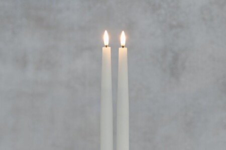 FINNLUMOR LED свещи с 3D пламък 2 бр. - бели