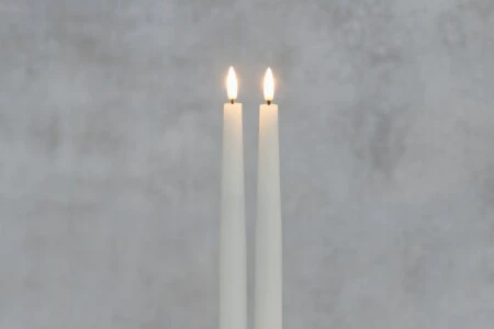 FINNLUMOR LED свещи с 3D пламък 2 бр. - бели