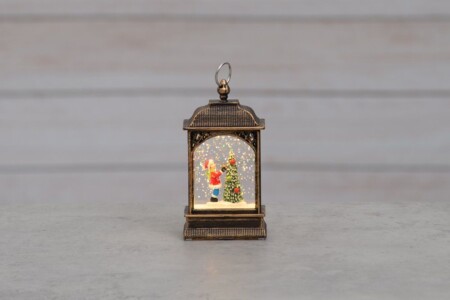 <p><strong>FINNLUMOR Светещ фенер “Snowglobe“ - момиче </strong><br /><strong>• С топла бяла светлина<br />• Размери:</strong><span> 7</span><span> х 4 x 13,5 см.<br /><strong>• Тегло: </strong>0,150 кг.<br /><span><strong>• Материал: </strong>пластмаса<br /><strong>• Цвят:</strong>бронз<strong><br />• Захранване: </strong>батерии 3 бр. LR44 (включени)<br /><strong>• Не е подходящ за ползване на открито</strong><br /></span></span><strong>Производител: Tammer Brands/ Финландия</strong></p><br />Марка: FINNLUMOR <br />Модел: TB Finnlumor 641888<br />Доставка: 2-4 работни дни<br />Гаранция: 2 години