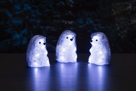 <p><strong>TB Finnlumor Комплект от 3бр. LED светещи таралежи </strong><br /><strong>• Размери на таралежите: </strong>10 х 8,5 х 12 см.<strong><br />• Размер на опаковката: </strong>16,5 х 13 х 20 см. <br /><strong>• Работи с 3 бр батерии тип AA / не са включени /</strong><span><br /><span><strong>• Материал: </strong>акрил<strong><br />• Кутията на батериите е с влагозащита IP44</strong></span><span><br /><span><strong>• Разстояние между таралежите - 50 см.<br /></strong></span></span></span><strong>Производител: Tammer Brands/ Финландия</strong></p><br />Марка: FINNLUMOR <br />Модел: TB Finnlumor 637809<br />Доставка: 2-4 работни дни<br />Гаранция: 2 години