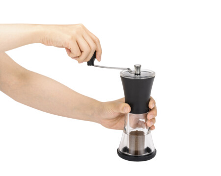 <p><strong>KYOCERA Ръчна кафемелачка с керамичен механизъм, регулируема</strong><br /><strong><span>• </span><span>Керамичен механизъм за смилане с регулиране</span><span><br /></span></strong><span><strong>• Височина: </strong>19 см.<br /><strong>• Контейнер за смляно кафе:</strong> 30 гр<br /><strong>• Материал:</strong> Керамичен механизъм, ABS пластмаса, стомана<br /><strong>• Работа чрез манивела</strong><br /></span><strong>Производител:</strong><span> KYOCERA / Япония</span></p><br />Марка: KYOCERA <br />Модел: Kyocera CM-40<br />Доставка: 2-4 работни дни<br />Гаранция: 2 години