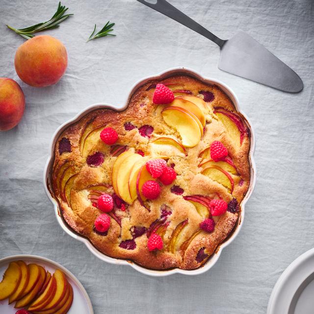 <p><span style="color: #000000;"><strong>EMILE HENRY Керамична форма за печене сърце "MADELEINE HEART DISH"</strong></span><br /><span style="color: #000000;">• <strong>Ръчно изработена от 100% естествени материали<br />• Устойчива на температури: </strong>- 20º С до + 270º С<strong><br />• Равномерно разпределение на топлината<br />• Задържа топлината на ястието по-дълго от обикновените съдове<br />• Висока устойчивост на надраскване <br /></strong>• </span><strong><span style="color: #000000;">Материал:</span>  <span style="color: #ff0000;">HR® Ceramic (High Resistance) <span style="color: #000000;">/ </span></span></strong><span style="color: #ff0000;"><span style="color: #000000;">Високо устойчива керамика</span></span><strong><span style="color: #ff0000;"><span style="color: #000000;"> / </span><br /><span style="color: #000000;">• Без съдържание на олово, кадмий и никел</span><br /><span style="color: #000000;">• Размери: </span></span></strong><span style="color: #ff0000;"><span style="color: #000000;">26,5 х 24,5 х 6,5</span></span><span style="color: #ff0000;"><span style="color: #000000;"> см</span></span><span style="color: #ff0000;"><br /></span><span style="color: #ff0000;"><span style="color: #000000;"><strong>• Максимална вместимост: </strong>2 литра<br /><strong>• Използваема вместимост:</strong> 1,8 литра<br /></span><span style="color: #000000;"><strong>• Тегло: </strong>1 кг</span><br /><span style="color: #000000;">• <strong>Цвят: </strong>бледо жълт</span><br /><span style="color: #000000;">• <strong>Подходяща за: </strong>фурна / микровълнова фурна / фризер / съдомиялна машина</span><br /><strong><span style="color: #000000;">Производител: EMILE HENRY / Франция</span></strong></span></p><br />Марка: Emile Henry <br />Модел: EH 6153-89<br />Доставка: 2-4 работни дни<br />Гаранция: 2 години