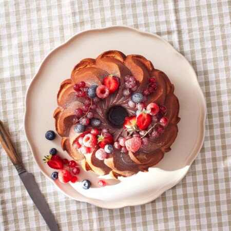 <p><span style="color: #000000;"><strong>EMILE HENRY Керамично плато "MADELEINE SERVING PLATE" </strong></span><br /><span style="color: #000000;">• <strong>Ръчно изработено от 100% естествени материали<br />• Устойчиво на температури: </strong>- 20º С до + 270º С<strong><br />• Равномерно разпределение на топлината<br />• Задържа топлината на ястието по-дълго от обикновените съдове<br />• Висока устойчивост на надраскване <br /></strong>• </span><strong><span style="color: #000000;">Материал:</span>  <span style="color: #ff0000;">HR® Ceramic (High Resistance) <span style="color: #000000;">/ </span></span></strong><span style="color: #ff0000;"><span style="color: #000000;">Високо устойчива керамика</span></span><strong><span style="color: #ff0000;"><span style="color: #000000;"> / </span><br /><span style="color: #000000;">• Без съдържание на олово, кадмий и никел</span><br /><span style="color: #000000;">• Размери: </span></span></strong><span style="color: #ff0000;"><span style="color: #000000;">Ø</span></span><span style="color: #ff0000;"><span style="color: #000000;"> </span></span><span style="color: #ff0000;"><span style="color: #000000;">31</span></span><span style="color: #ff0000;"><span style="color: #000000;"> х 2</span></span><span style="color: #ff0000;"><span style="color: #000000;"> см</span></span><span style="color: #ff0000;"><br /></span><span style="color: #ff0000;"><span style="color: #000000;"><strong>• Тегло: </strong>1,25 кг</span><br /><span style="color: #000000;">• <strong>Цвят: </strong>екрю</span><br /><span style="color: #000000;">• <strong>Подходящо за: </strong>фурна / микровълнова фурна / фризер / съдомиялна машина</span><br /><strong><span style="color: #000000;">Производител: EMILE HENRY / Франция</span></strong></span></p><br />Марка: Emile Henry <br />Модел: EH 8953-02<br />Доставка: 2-4 работни дни<br />Гаранция: 2 години