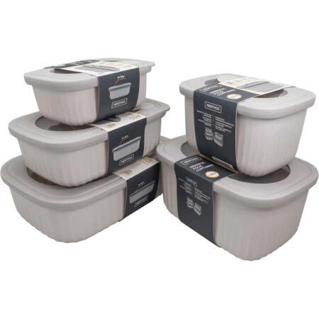 <p><strong>Nerthus Пластмасова херметическа кутия за храна - 850 мл.</strong><br /><strong>• Размери:</strong><span> 18</span><span> х 13 х 6,5 см.</span><br /><span><strong>• Материал:</strong> Пластамаса<br /><strong>•  BPA FREE</strong><br /><strong>• Вместимост:</strong> 0,850 мл.<br /></span><strong>Производител: Vin Bouquet, Испания</strong></p><br />Марка: Vin Bouquet <br />Модел: VB FIH 1549<br />Доставка: 2-4 работни дни<br />Гаранция: 2 години