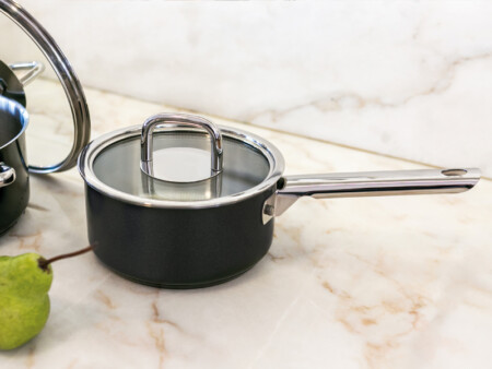 <p><strong>SILAMPOS Съд за сос с капак Comfort Black</strong><br /> <strong>• Диаметър:</strong> Ø 16см<br />• <strong>Дълбочина:</strong> 8 см<br /><strong>• Вместимост:</strong> 1,5 литра<br /><strong>• Материал</strong>: Неръждаема стомана - 18/10 <br /><strong>• Външно покритие в черно<br />• С технология Impact Disc</strong><br />• <strong>Капак: </strong>Стъклен с метален кант<br />• <strong>Цвят: </strong>Инокс / черно<br />• <strong>Серия</strong>: Comfort Black<br /><strong>• Подходящ за всички видове котлони<br />• Подходящ за фурна до 200º С<br />• Подходящ за съдомиялна</strong> ( до 60° С)<br /><strong>Производител: Silampos / Португалия</strong></p><br />Марка: SILAMPOS <br />Модел: Comfort Black 63212 - JWR1116 - 100<br />Доставка: 2-4 работни дни<br />Гаранция: 2 години