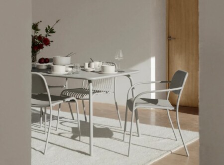 <p><strong>BLOMUS Поставка за торта / сладкиши Ø 30 см - PILAR</strong><br /><strong>• Цвят: </strong><span>бежов (Moonbeam) </span><br /><strong>• Размер:</strong><span> Ø 30 х 4 см<br /><strong>• Тегло:</strong> 1,58 кг</span><br /><strong>• Материал:</strong><span> керамика</span><br /><strong>• Подходяща за микровълнова фурна</strong><br /><strong>• Подходяща за съдомиялна машина</strong><br /><strong>Производител: BLOMUS / Германия<br /><em>DESIGN: Nina Thöming </em></strong></p><br />Марка: BLOMUS <br />Модел: BLOMUS 64776<br />Доставка: 2-4 работни дни<br />Гаранция: 2 години