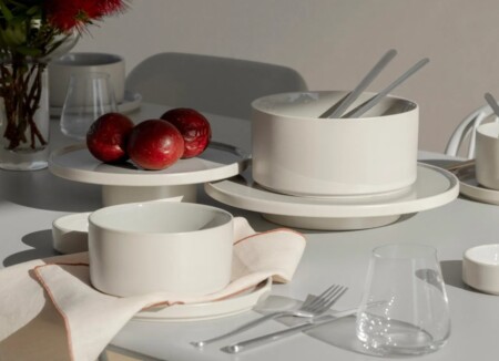 <p><strong>BLOMUS Поставка за торта / сладкиши Ø 30 см - PILAR</strong><br /><strong>• Цвят: </strong><span>бежов (Moonbeam) </span><br /><strong>• Размер:</strong><span> Ø 30 х 4 см<br /><strong>• Тегло:</strong> 1,58 кг</span><br /><strong>• Материал:</strong><span> керамика</span><br /><strong>• Подходяща за микровълнова фурна</strong><br /><strong>• Подходяща за съдомиялна машина</strong><br /><strong>Производител: BLOMUS / Германия<br /><em>DESIGN: Nina Thöming </em></strong></p><br />Марка: BLOMUS <br />Модел: BLOMUS 64776<br />Доставка: 2-4 работни дни<br />Гаранция: 2 години