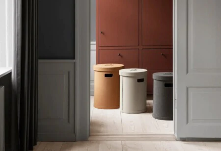 <p><span style="font-size: small;"><strong>BLOMUS Кош за пране “SAHLA“, размер L </strong></span><br />• <strong>Размер:</strong> Ø 40 см<br /> • <strong>Височина: </strong>54 см<br /><strong>• Цвят:</strong> кафяв (Indian Tan) <br /><strong>• Вместимост: </strong>68 литра<br /> •<strong> Материал:</strong> изкуствена кожа<br /><strong>• Производител:</strong> BLOMUS, Германия <br /><em><strong>DESIGN:</strong> <strong>Studio blomus</strong></em></p><br />Марка: BLOMUS <br />Модел: BLOMUS 67230<br />Доставка: 2-4 работни дни<br />Гаранция: 2 години