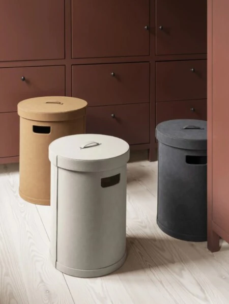 <p><span style="font-size: small;"><strong>BLOMUS Кош за пране “SAHLA“, размер L </strong></span><br />• <strong>Размер:</strong> Ø 40 см<br /> • <strong>Височина: </strong>54 см<br /><strong>• Цвят:</strong> кафяв (Indian Tan) <br /><strong>• Вместимост: </strong>68 литра<br /> •<strong> Материал:</strong> изкуствена кожа<br /><strong>• Производител:</strong> BLOMUS, Германия <br /><em><strong>DESIGN:</strong> <strong>Studio blomus</strong></em></p><br />Марка: BLOMUS <br />Модел: BLOMUS 67230<br />Доставка: 2-4 работни дни<br />Гаранция: 2 години