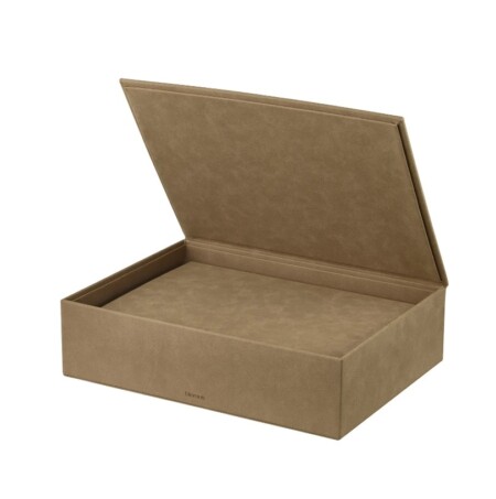 <p><span style="font-size: small;"><strong>BLOMUS Комплект от 2 бр кутии за съхранение “SAHLA“</strong></span><br />• <strong>Размер на малката кутия:</strong> 25 х 35 х 7 см<br /> • <strong>Размер на голямата кутия: </strong>30 х 40 х 11 см<br /><strong>• Малката кутия се събира в голямата<br />• Цвят:</strong> кафяв (Indian Tan) <br /><strong>• Тегло:</strong> 1,95 кг<br />•<strong> Материал:</strong> изкуствена кожа тип велур<br /><strong>• Производител:</strong> BLOMUS, Германия <br /><em><strong>DESIGN:</strong> <strong>Studio blomus</strong></em></p><br />Марка: BLOMUS <br />Модел: BLOMUS 68327<br />Доставка: 2-4 работни дни<br />Гаранция: 2 години