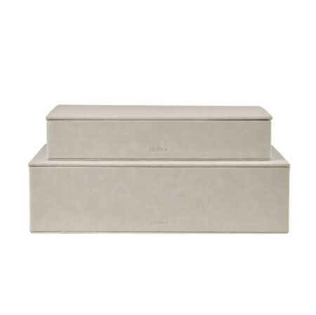 <p><span style="font-size: small;"><strong>BLOMUS Комплект от 2 бр кутии за съхранение “SAHLA“</strong></span><br />• <strong>Размер на малката кутия:</strong> 25 х 35 х 7 см<br /> • <strong>Размер на голямата кутия: </strong>30 х 40 х 11 см<br /><strong>• Малката кутия се събира в голямата<br />• Цвят:</strong> опушено бежово (Nomad) <br /><strong>• Тегло:</strong> 1,95 кг<br />•<strong> Материал:</strong> изкуствена кожа тип велур<br /><strong>• Производител:</strong> BLOMUS, Германия <br /><em><strong>DESIGN:</strong> <strong>Studio blomus</strong></em></p><br />Марка: BLOMUS <br />Модел: BLOMUS 68326<br />Доставка: 2-4 работни дни<br />Гаранция: 2 години