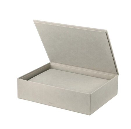 <p><span style="font-size: small;"><strong>BLOMUS Комплект от 2 бр кутии за съхранение “SAHLA“</strong></span><br />• <strong>Размер на малката кутия:</strong> 25 х 35 х 7 см<br /> • <strong>Размер на голямата кутия: </strong>30 х 40 х 11 см<br /><strong>• Малката кутия се събира в голямата<br />• Цвят:</strong> опушено бежово (Nomad) <br /><strong>• Тегло:</strong> 1,95 кг<br />•<strong> Материал:</strong> изкуствена кожа тип велур<br /><strong>• Производител:</strong> BLOMUS, Германия <br /><em><strong>DESIGN:</strong> <strong>Studio blomus</strong></em></p><br />Марка: BLOMUS <br />Модел: BLOMUS 68326<br />Доставка: 2-4 работни дни<br />Гаранция: 2 години