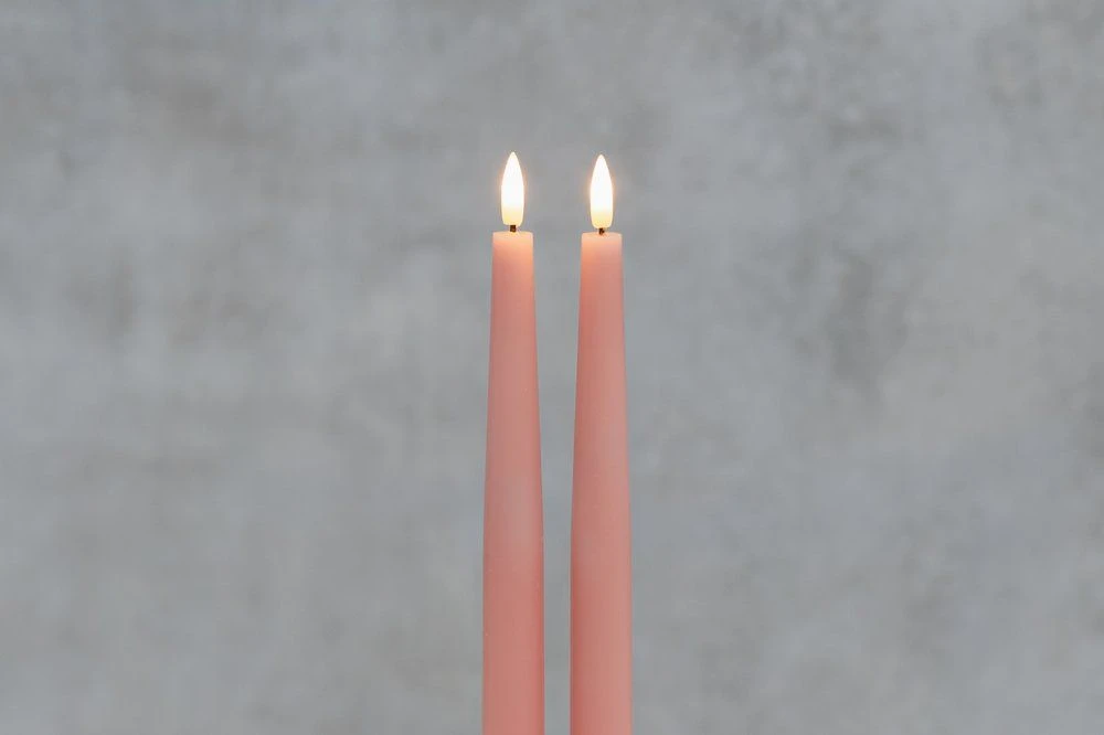 FINNLUMOR LED свещи с 3D пламък 2 бр. - розови