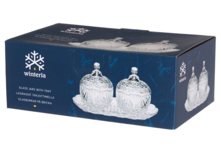 <p><strong>WINTERIA Сет от два стъклени канистъра с капак и поднос</strong><br /><strong>• Материал:</strong><span> стъкло</span><br /><strong>• Размери:</strong><span> 26,5 х 17,5 х 10 см.<br /></span><strong>• Тегло: </strong><span>1,52 кг.<br /><strong>• Комплектът съдържа:<br /></strong> - 2 бр. канистери с капаци<br /> - 1 бр. поднос<br /><strong>• Подходящи за съдомиялна машина<br /></strong></span><strong>Производител: Tammer Brands/ Финландия</strong></p><br />Марка: WINTERIA <br />Модел: TB Winteria 630281<br />Доставка: 2-4 работни дни<br />Гаранция: 2 години