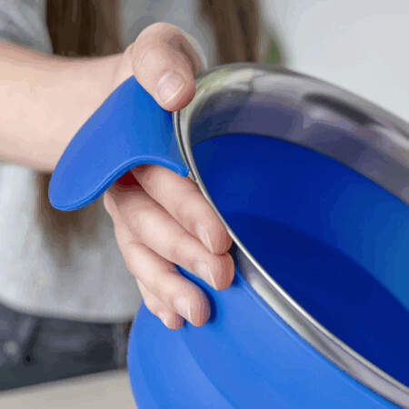 <p><strong>COOX Сгъваема купа с дръжка за миксиране и разбиване - 2 л. </strong><br /><strong>• Подсилена с неръждаема стомaна</strong><strong><br /></strong><strong>• Материал:</strong> силикон, безвреден при контакт с храни, BPA free, неръждаема стомана<br /><strong>• Размери:</strong> Ø 23 х 15,2 см.<br /><strong>• Размери сгъната:</strong> Ø 23 х 5,2 см.<br /><strong>• Тегло:</strong> 0,524 кг.<br /><strong>• Тегло с опаковка:</strong> 0,654 кг.<br /><strong>• Вместимост:</strong> 2,000 л. <br /><strong>• Ергономична дръжка <br /></strong><strong>• Цвят:</strong> син<br /><strong>• С улей за наливане<br /></strong><strong>• Мерителна скала<br /></strong><strong>• Спестява място</strong><br /><strong>• Подходяща за съдомиялна машина<br /><strong>• Не е подходяща за микровълнова фурна</strong><br /></strong><strong>Производител: COOX/ Германия</strong></p>
<p><span style="color: #ff0000;"><strong>Внимание! Острите прибори повреждат силикона. Не режете в силиконовата купа на COOX!</strong></span></p><br />Марка: COOX <br />Модел: COOX 3601-311<br />Доставка: 2-4 работни дни<br />Гаранция: 2 години