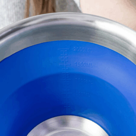 <p><strong>COOX Сгъваема купа с дръжка за миксиране и разбиване - 2 л. </strong><br /><strong>• Подсилена с неръждаема стомaна</strong><strong><br /></strong><strong>• Материал:</strong> силикон, безвреден при контакт с храни, BPA free, неръждаема стомана<br /><strong>• Размери:</strong> Ø 23 х 15,2 см.<br /><strong>• Размери сгъната:</strong> Ø 23 х 5,2 см.<br /><strong>• Тегло:</strong> 0,524 кг.<br /><strong>• Тегло с опаковка:</strong> 0,654 кг.<br /><strong>• Вместимост:</strong> 2,000 л. <br /><strong>• Ергономична дръжка <br /></strong><strong>• Цвят:</strong> син<br /><strong>• С улей за наливане<br /></strong><strong>• Мерителна скала<br /></strong><strong>• Спестява място</strong><br /><strong>• Подходяща за съдомиялна машина<br /><strong>• Не е подходяща за микровълнова фурна</strong><br /></strong><strong>Производител: COOX/ Германия</strong></p>
<p><span style="color: #ff0000;"><strong>Внимание! Острите прибори повреждат силикона. Не режете в силиконовата купа на COOX!</strong></span></p><br />Марка: COOX <br />Модел: COOX 3601-311<br />Доставка: 2-4 работни дни<br />Гаранция: 2 години