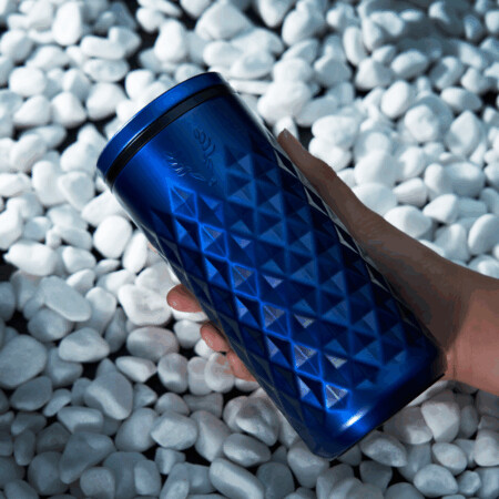 <p><strong>VISKI Термочаша с вакуумна изолация и керамично покритие “PARAGON“ - 470 мл - цвят електриково синьо</strong><br /><strong>• Материал: </strong><span>неръждаема стомана</span><br /><strong>• Керамично покритие във вътрешността<br />• Двойни стени с вакуумна изолация</strong><br /><strong>• Размер:</strong><span> 8 х 8 х 17,8 см.</span><br /><strong>• Тегло: </strong><span>0,257 кг.<br /><strong>• Цвят:</strong> електриково синьо</span><br /><strong>• Вместимост: </strong><span>470 мл</span><br /><strong>• Само ръчно измиване</strong><span><br /></span><strong>Производител:</strong><span> Viski® / САЩ</span></p><br />Марка: TRUEBRANDS <br />Модел: VISKI 11571<br />Доставка: 2-4 работни дни<br />Гаранция: 2 години