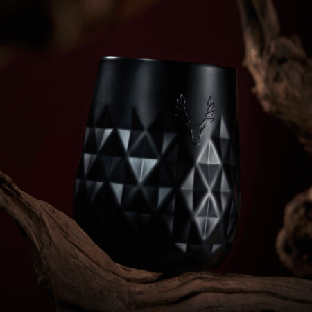 <p><strong>VISKI Термочаша с вакуумна изолация и керамично покритие “PARAGON“ - 355 мл - цвят обсидиан</strong><br /><strong>• Материал: </strong><span>неръждаема стомана</span><br /><strong>• Керамично покритие във вътрешността<br />• Двойни стени с вакуумна изолация</strong><br /><strong>• Размер:</strong><span> 10,2 х 10,2 х 12,7 см.</span><br /><strong>• Тегло: </strong><span>0,250 кг.<br /><strong>• Цвят:</strong> обсидиан</span><br /><strong>• Вместимост: </strong><span>355 мл.</span><br /><strong>• Само ръчно измиване</strong><span><br /></span><strong>Производител:</strong><span> Viski® / САЩ</span></p><br />Марка: TRUEBRANDS <br />Модел: VISKI 11572<br />Доставка: 2-4 работни дни<br />Гаранция: 2 години