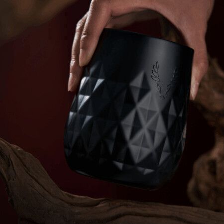 <p><strong>VISKI Термочаша с вакуумна изолация и керамично покритие “PARAGON“ - 355 мл - цвят обсидиан</strong><br /><strong>• Материал: </strong><span>неръждаема стомана</span><br /><strong>• Керамично покритие във вътрешността<br />• Двойни стени с вакуумна изолация</strong><br /><strong>• Размер:</strong><span> 10,2 х 10,2 х 12,7 см.</span><br /><strong>• Тегло: </strong><span>0,250 кг.<br /><strong>• Цвят:</strong> обсидиан</span><br /><strong>• Вместимост: </strong><span>355 мл.</span><br /><strong>• Само ръчно измиване</strong><span><br /></span><strong>Производител:</strong><span> Viski® / САЩ</span></p><br />Марка: TRUEBRANDS <br />Модел: VISKI 11572<br />Доставка: 2-4 работни дни<br />Гаранция: 2 години