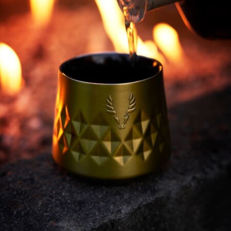 <p><strong>VISKI Термочаша (без капак) с вакуумна изолация и керамично покритие “PARAGON“ - 237 мл. - цвят злато</strong><br /><strong>• Материал: </strong><span>неръждаема стомана</span><br /><strong>• Керамично покритие във вътрешността<br />• Двойни стени с вакуумна изолация</strong><br /><strong>• Размер:</strong><span> 10 х 10 х 7,6 см</span><br /><strong>• Тегло: </strong><span>0,130 кг.<br /><strong>• Цвят:</strong> злато</span><br /><strong>• Вместимост: </strong><span>237 мл</span><br /><strong>• Само ръчно измиване</strong><span><br /></span><strong>Производител:</strong><span> Viski® / САЩ</span></p><br />Марка: TRUEBRANDS <br />Модел: VISKI 11583<br />Доставка: 2-4 работни дни<br />Гаранция: 2 години