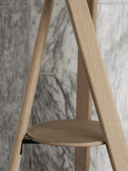 <p><strong>BLOMUS Закачалка за дрехи RAKKU</strong><br /><span>• </span><strong>Цвят:</strong><span> дъб</span><br /><span>• </span><strong>Размери:</strong><span> 62 х 62 х 176 см (ДхШхВ)</span><br /><span>• </span><strong>Материал:</strong><span> дъб, прахово боядисан метал</span><br /><span>• </span><strong>Производител:</strong><span> BLOMUS, Германия</span><br /><strong>DESIGN: <em>Kazushige Miyake</em></strong></p><br />Марка: BLOMUS <br />Модел: BLOMUS 67296<br />Доставка: 2-4 работни дни<br />Гаранция: 2 години