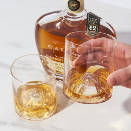 <p><strong>VISKI Кристални чаши за уиски &ldquo;MOUNTAIN&ldquo; 2 бр.</strong><br /><strong>&bull; В комплект 2 бр. чаши<br />&bull; Материал: </strong>безоловен кристал<br /><strong>&bull; Размер на 1 бр. чаша:&nbsp;</strong><span>8</span><span>&nbsp;х 9,1 см. (ШхВ)</span><br /><strong>&bull; Вместимост на 1 бр. чаша:</strong><span>&nbsp;266 мл<br /></span><strong>&bull; Тегло без опаковка:&nbsp;</strong>0,240 кг<br /><strong>&bull; Размер на опаковката:&nbsp;</strong><span>20 х 10,1 х 11,8 см (ДхШхВ)</span><br /><strong>&bull; Тегло с опаковка:&nbsp;</strong><span>0,430 кг<br /><strong>&bull; Подходящи за съдомиялна машина</strong></span><br /><strong>Производител:</strong><span>&nbsp;Viski&reg; / САЩ</span></p><br />Марка: TRUEBRANDS <br />Модел: VISKI 1062<br />Доставка: 2-4 работни дни<br />Гаранция: 2 години